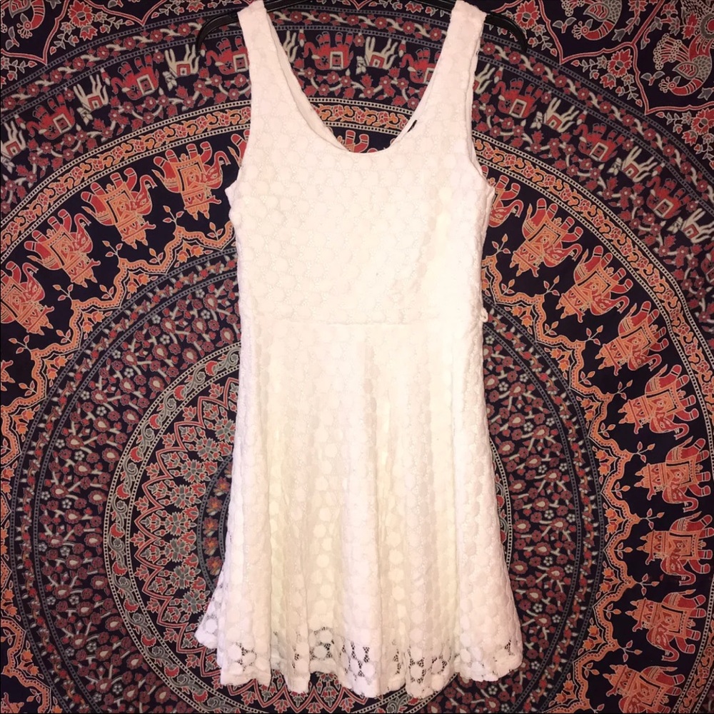 Women’s Scoop Neck White Dress